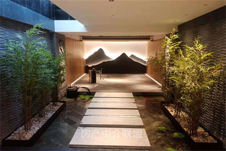 山亭灵芝湖社区靠北面3室1厅1卫96m2毛坯房